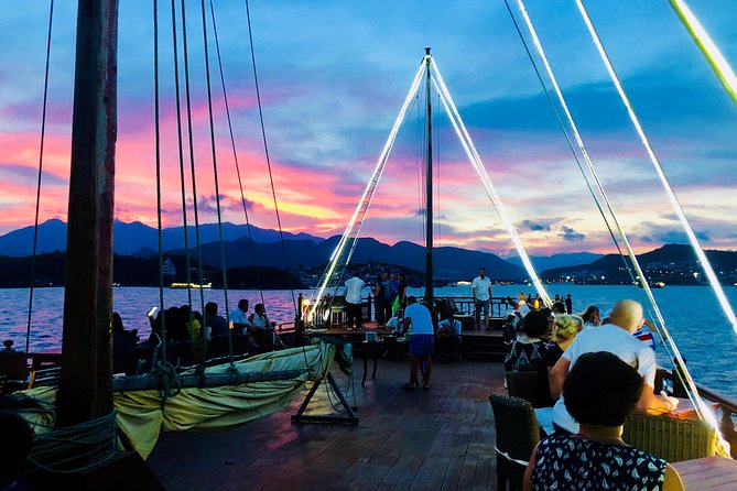 Nha Trang Sunset Cocktails and Dinner Cruise - Dining and Beverages
