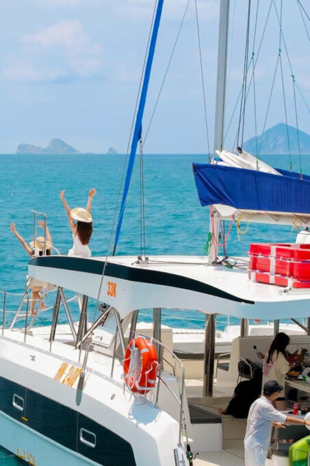 Nha Trang: VIP YACHT TOUR ( Bbq, Sunset, Water Activities) - Getting to the Starting Location