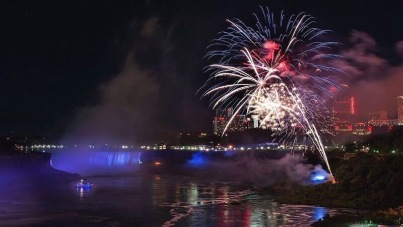 Niagara Falls Canada: Small Group Night Tour W/Boat & Dinner - Fireworks Boat Cruise