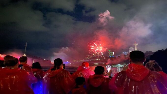 Niagara Falls Canada: Small Group Night Tour W/Boat & Dinner - Customer Ratings and Feedback