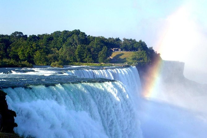 Niagara Falls Day Tour From Toronto W/ Boat, Lunch, Winery Stop - Informative and Entertaining Tour Commentary
