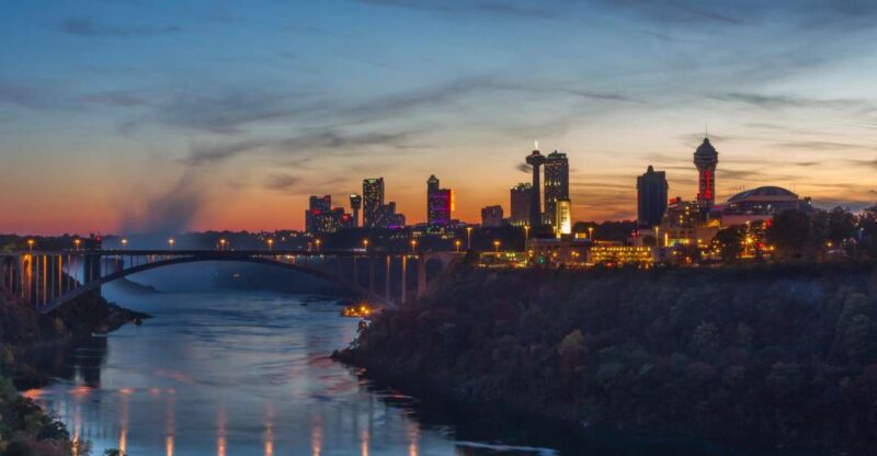Niagara Falls: Guided Falls Tour With Dinner and Fireworks - Key Points