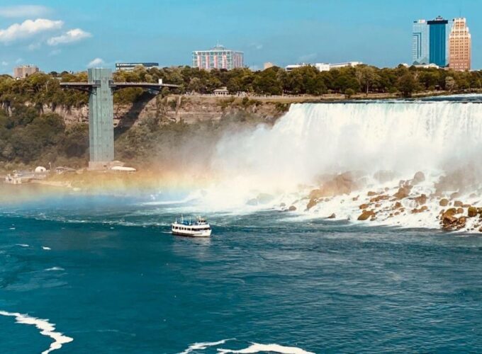 Niagara Falls: Luxury Private Tour With Winery Stop - Exploring Niagara Falls and Beyond