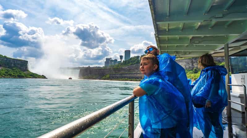 Niagara Falls: USA and Canada Tour With Boat Cruise + Lunch - Itinerary and Experience