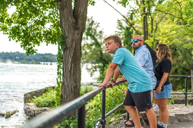 Niagara Falls: USA + Canada Tour With Cave, Boat Ride and Lunch - Exploring the Majestic Niagara Falls