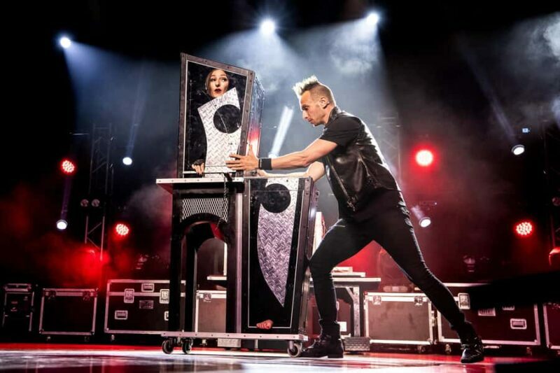 Niagara Falls, USA: Magic Theatre - Illusionist Leon Etienne - Key Points