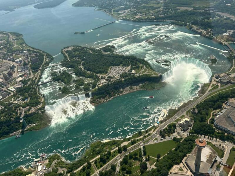 Niagara Falls, USA: Scenic Helicopter Flight over the Falls - An In-Depth Look at the Experience