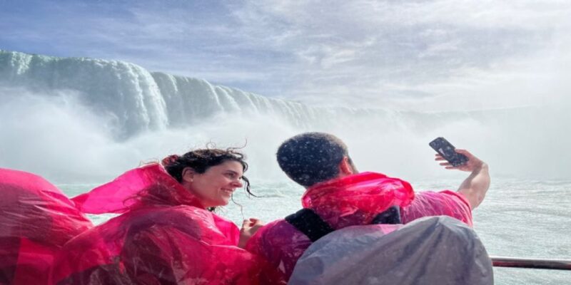 Niagara Falls: Walking Tour, Journey Behind Falls, & Cruise - Group Size and Languages