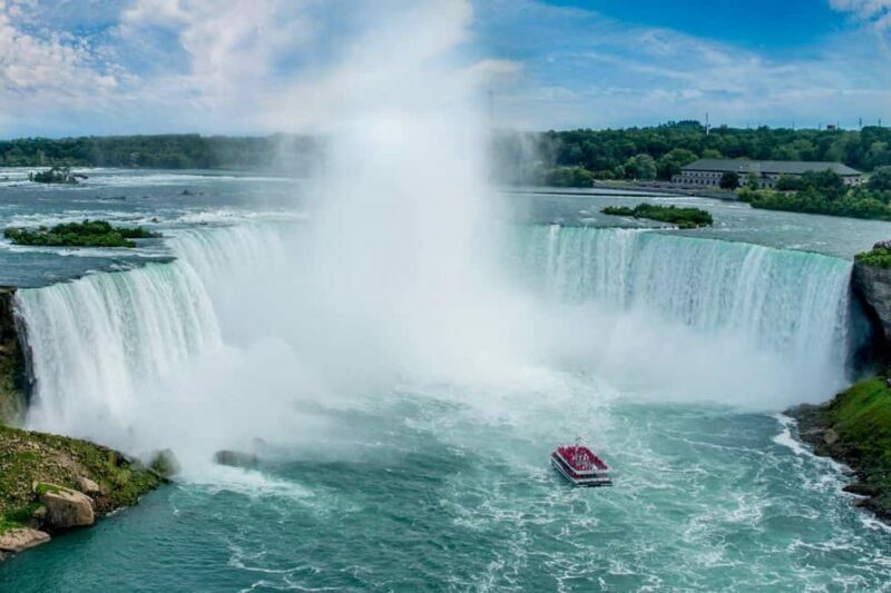 Niagara Falls Walking Tour with Boat Cruise Eco-Experience - Evaluating the Value