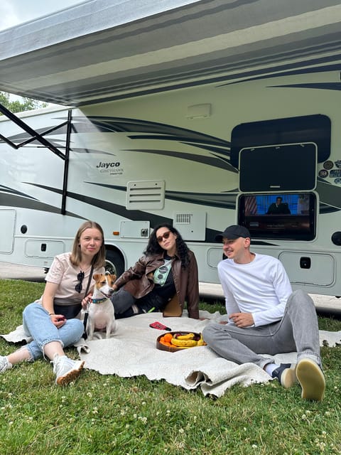 Niagara Falls Wine Tour From Toronto on RV - Motorhome - Scenic Vineyard Strolls