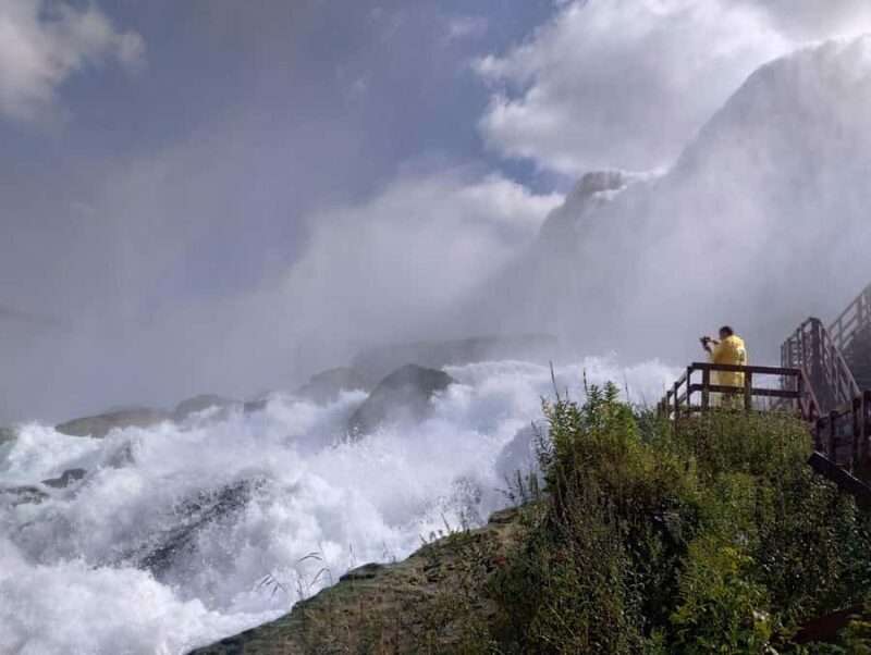 Niagara, USA: Cave of the Winds Adventure Winter Tour - An In-Depth Look at the Cave of the Winds Winter Tour