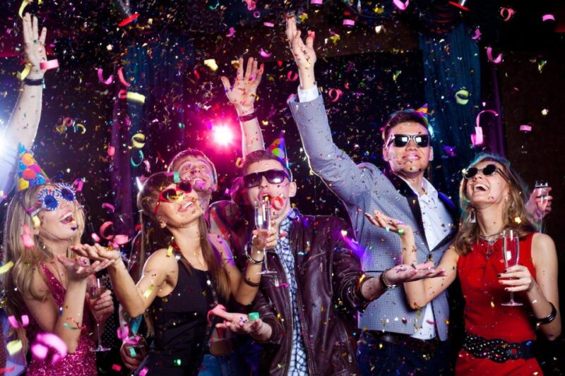 Nice: New Years Eve Pub Crawl With Shots and VIP Club Entry - Unlimited Free Shots