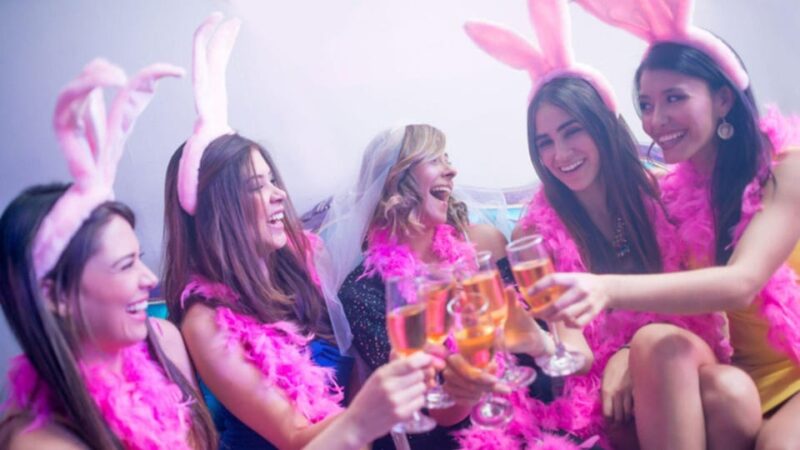 Nice: Pub / Bar Crawl Group Size 6 Person - Key Points