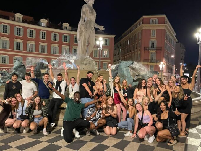 Nice: Pub / Bar Crawl Group Size 6 Person - Frequently Asked Questions