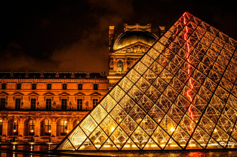 Night at the Louvre Museum: 6-people Max Guided Exploration - Key Points