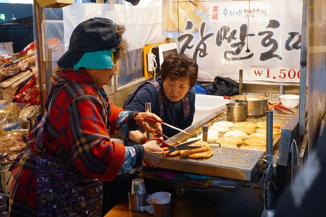Night Market Food Tour - Tour Duration and Group Size