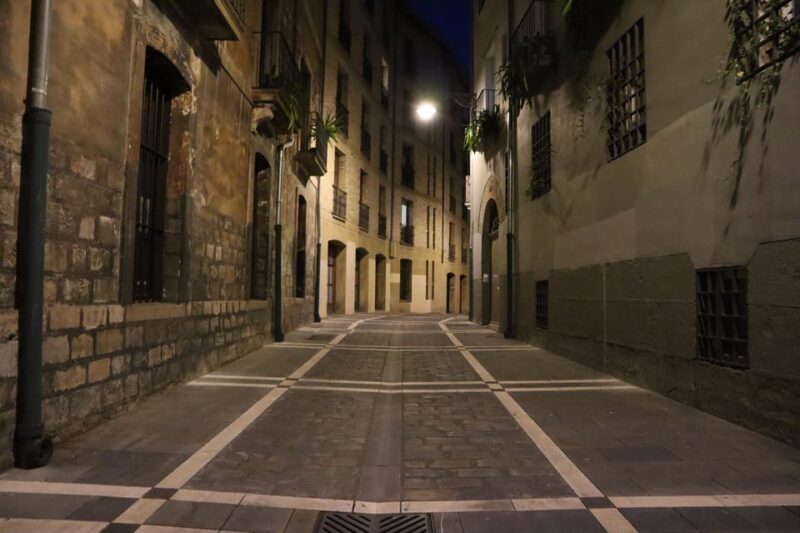 Night-Time Tour Legends and Mysteries of Pamplona - Experience Highlights