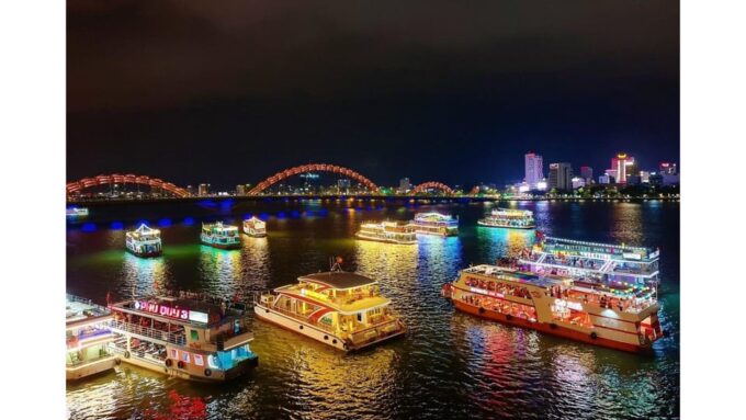 Night Tour Da Nang - Market, Dragon Bridge and River Cruise - Live Tour Guide