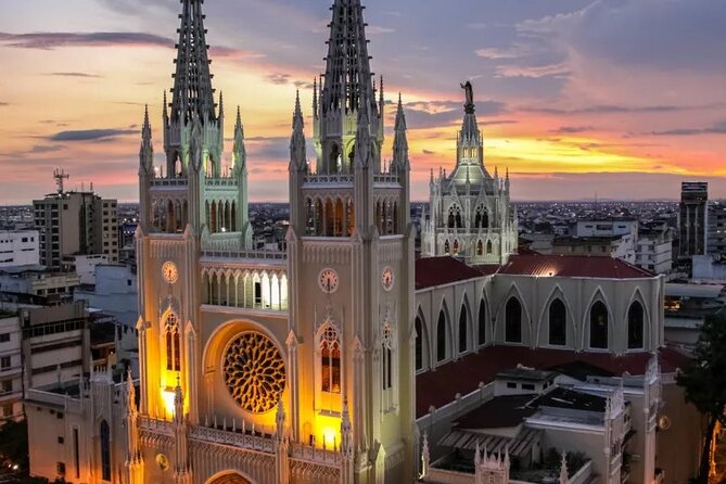 Night Tour in Guayaquil With Drinks at Frutabar - Key Points