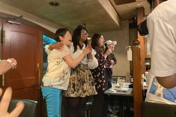 Night Tour in Tokyo Shimbashi With Bar Drinks and Local Guide - Guided Experience