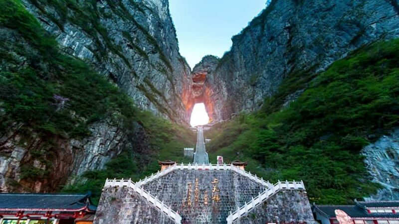 Night Tour to Tianmen Mountain :Skywalk & City Lights - An In-Depth Look at the Night Tour to Tianmen Mountain