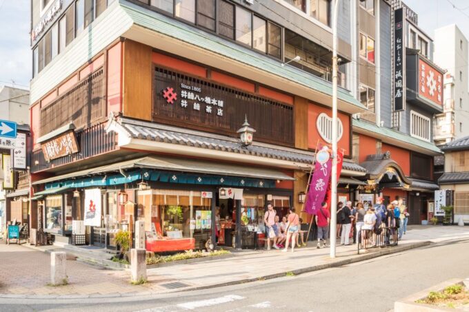 Night Walk in Gion: Kyotos Geisha District - Preparing for the Evening Stroll