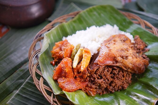 Night Walking Tour-Malioboro Street Food With Guide at Yogyakarta - Exploring Malioboro Street
