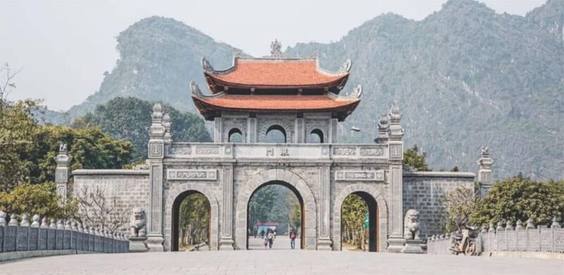 Ninh Binh: 1-Day Relax Trip Hoa Lu - Trang An - Mua Cave - Hoa Lu: Ancient Capital Tour