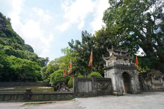 Ninh Binh 1 Day With Tam Coc, Hoa Lu, and Mua Cave, Buffet - Bamboo Boat Ride on Hoang Long River