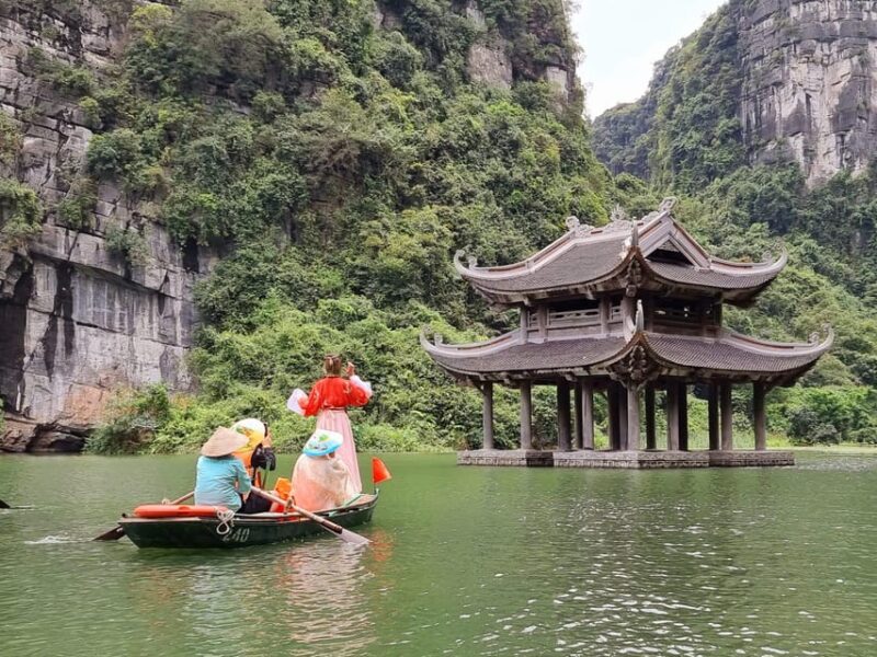 Ninh Binh Adventure: Travelling Hoa Lu, Trang An, Hang Mua. - Key Points