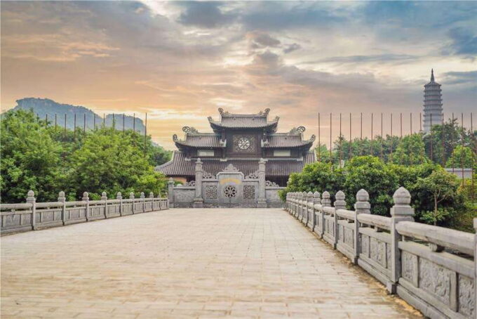Ninh Binh: Bai Dinh Pagoda, Trang An and Mua Cave Day Tour - Tour Options and Inclusions
