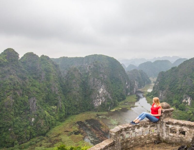 Ninh Binh - Bai Dinh Temple Trang an Boat Tour - Mua Cave - Lunch at Local Restaurant