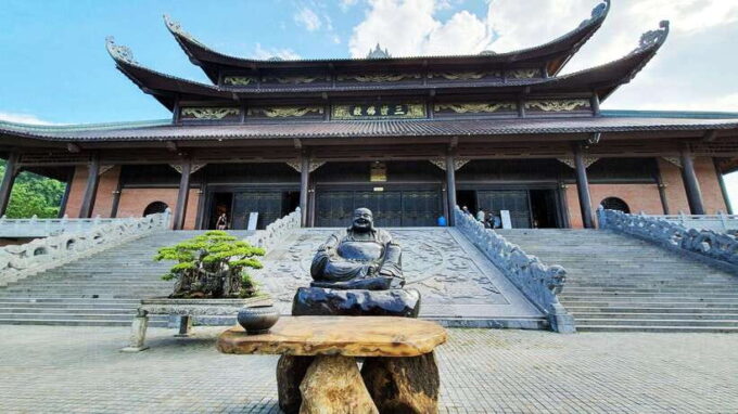 Ninh Binh: Bai Dinh, Trang An, Mua Cave Day Tour From Ha Noi - Visiting Bai Dinh Pagoda