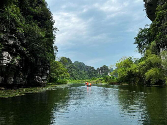 Ninh Binh: Bai Dinh, Trang An, Mua Cave Day Tour From Ha Noi - Discovering Mua Cave