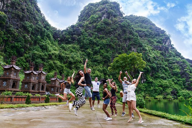 Ninh Binh Daily Tour: Hoa Lu - Am Tien Cave - Tam Coc - Bike - Bich Dong Pagoda - Visiting Bich Dong Pagoda