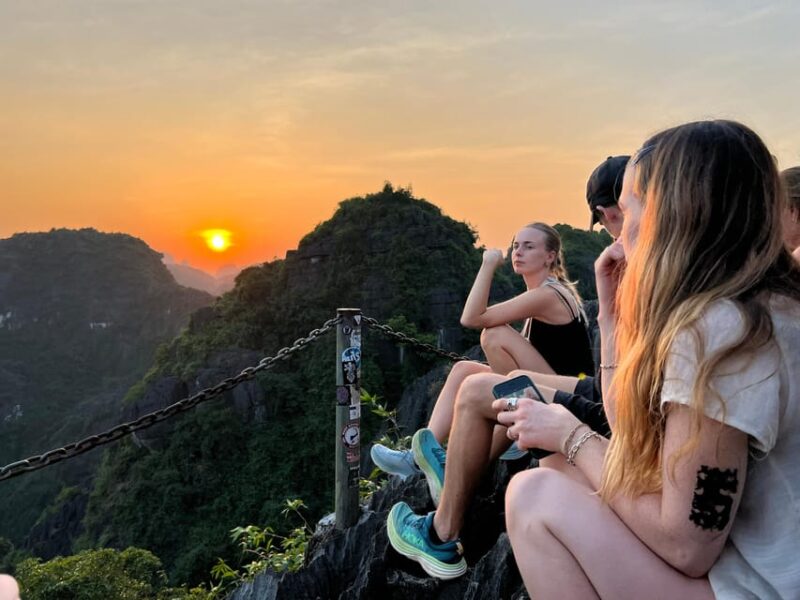 Ninh Binh Daily Tour: Hoa Lu -Mua Cave -Tam Coc Boat-Biking - Key Points