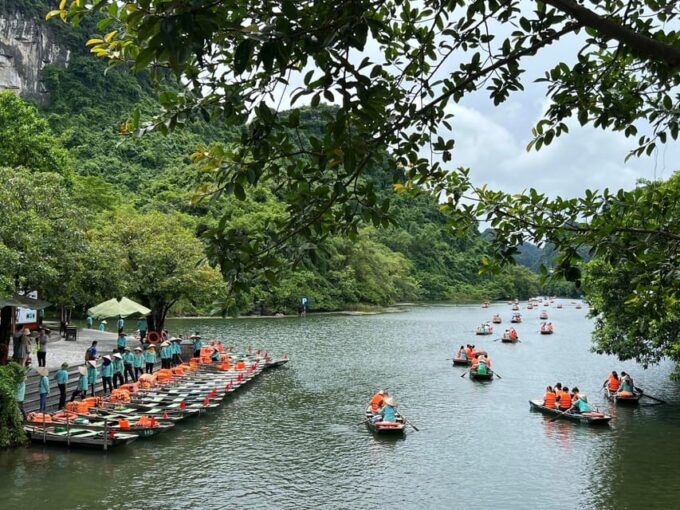 Ninh Binh Daily Tour: Hoa Lu -Mua Cave -Tam Coc Boat-Biking - Explore Ancient Temples