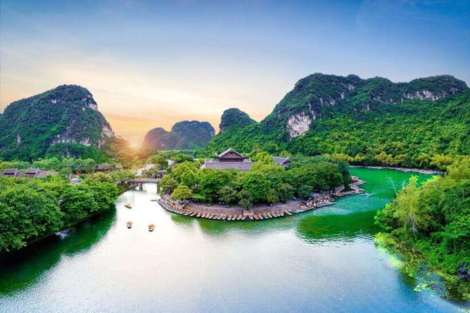 Ninh Binh Day Tour: Bai Dinh, Trang An, Mua Cave From Hanoi - Hiking the Mua Cave Trail