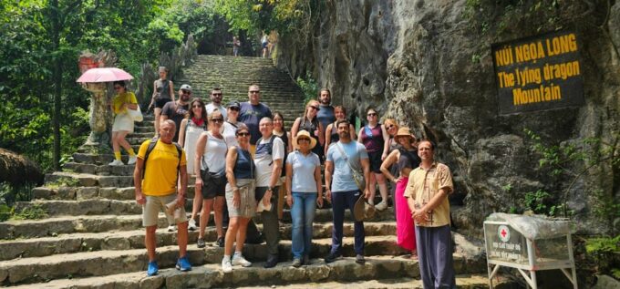 NINH BINH DAY TOUR: HOA LU & TRANG AN EXCLUSIVE - Local Cuisine Lunch