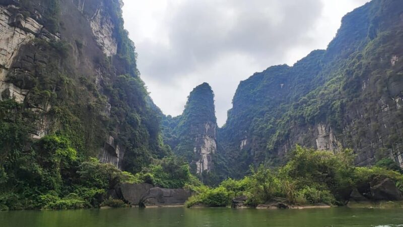 Ninh Binh Day Tour (Hoa Lu- Trang An- Hang Mua) - Scenic Boat Ride