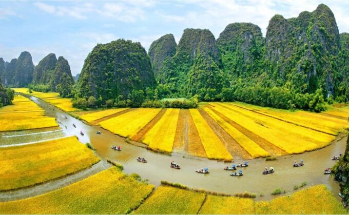 Ninh Binh Day Trip: Bai Dinh - Trang An - Mua Cave - Mua Cave Hike
