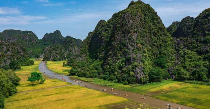 Ninh Binh Full Day Small Group Of 9 Guided Tour From Ha Noi - Dining Experience