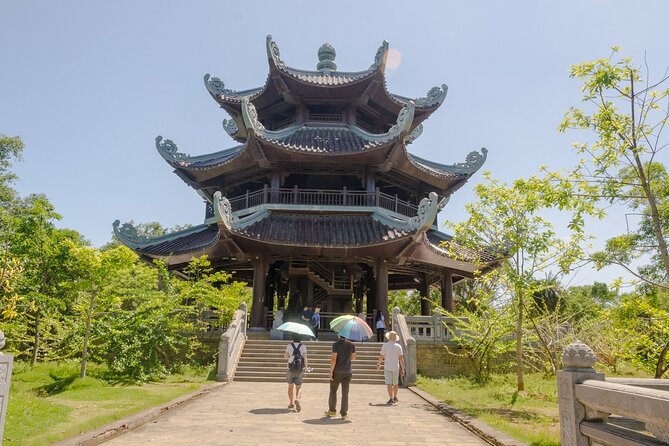 Ninh Binh : Full Day Tour in Hoa Lu, Trang An and Mua Cave - Navigating Trang An
