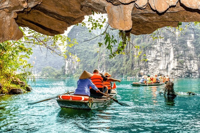 Ninh Binh Full Day Tour - Tam Coc Boat, Mua Cave, Hoa Lu - Visit to Hoa Lu