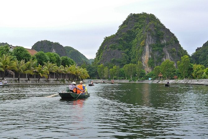 Ninh Binh Full Day Tour to Hoa Lu & Tam Coc via Boat,Bike &Lunch - Countryside Bike Ride