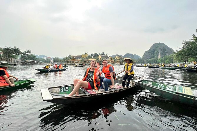 Ninh Binh Full Day Tour to Hoa Lu & Tam Coc via Boat,Bike &Lunch - Lunch at Local Restaurant