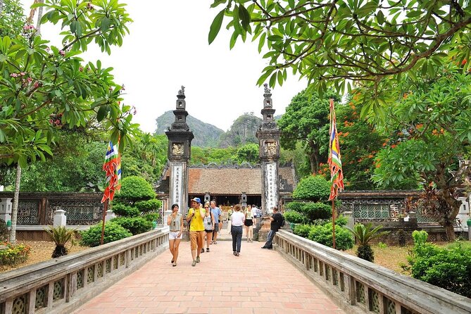 Ninh Binh Full-Day Trip: Hoa Lu -Tam Coc By Limousin Bus - Boat Trip in Trang An