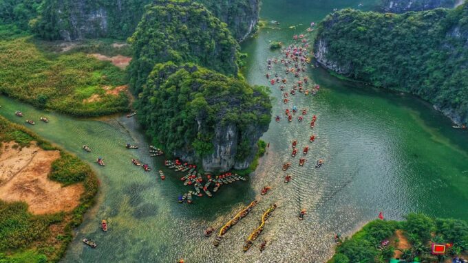 Ninh Binh: Hoa Lu & Tam Coc Day Trip With Lunch & Transport - Guided Tour and Local Experience