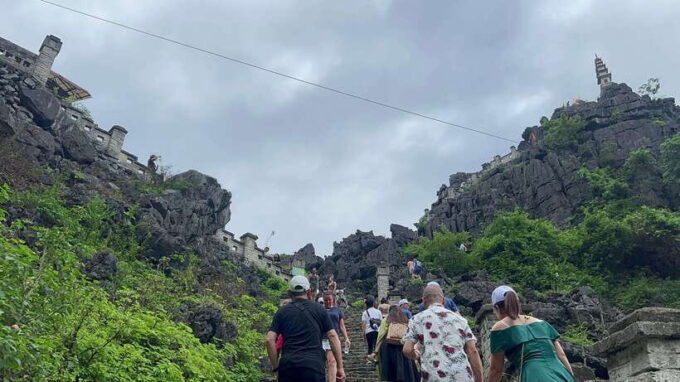Ninh Binh: Hoa Lu, Tam Coc, Mua Cave Group Tour From Hanoi - Bike Ride and Vietnamese Tea Break
