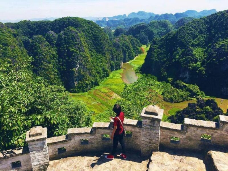 Ninh Binh: Hoa Lu, Trang An and Mua Caves Hiking Day Trip - Lunch at Local Restaurant